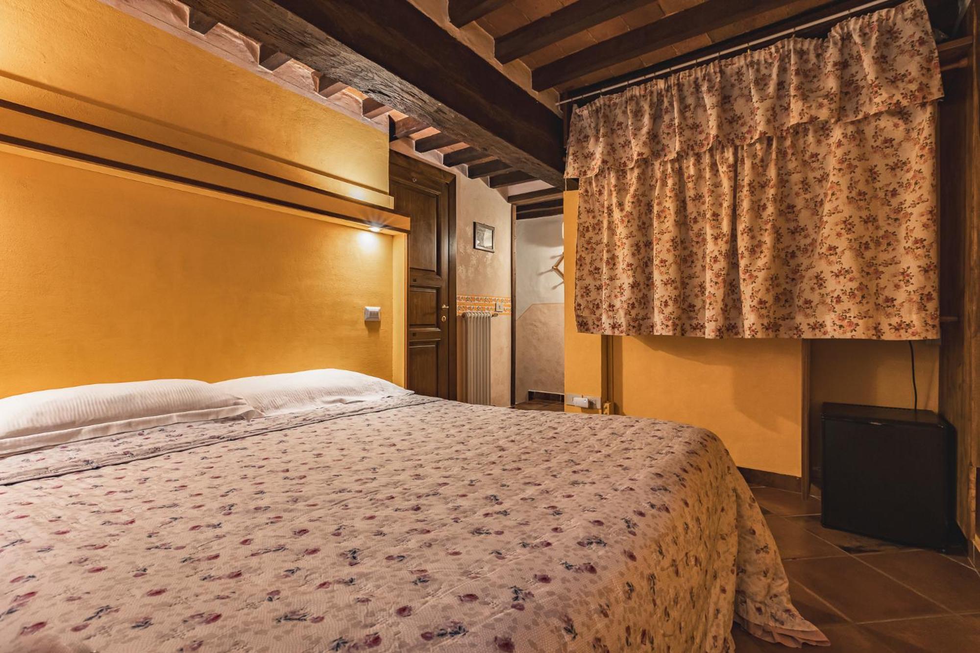 Meuble Evoe Bed & Breakfast Montepulciano Bagian luar foto